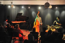 20110417_2114400_by_Attila_Simon.jpg