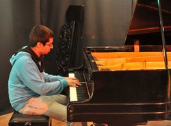 20110417_2115210_by_Attila_Simon.jpg